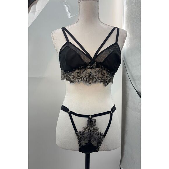 Black & Gold Embroidered Lingerie Set – Size Large – Sheer Lace & Mesh – Adjusta - Picture 9 of 12